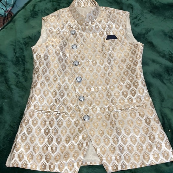 Art Brocade Silk Asymmetric Nehru Coat in Cream - Picture 2 of 4